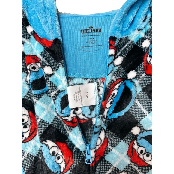 C201 Sesame Street Cookie Monster One Piece Pajamas Santa Hat Blue Size Small - Picture 5 of 5